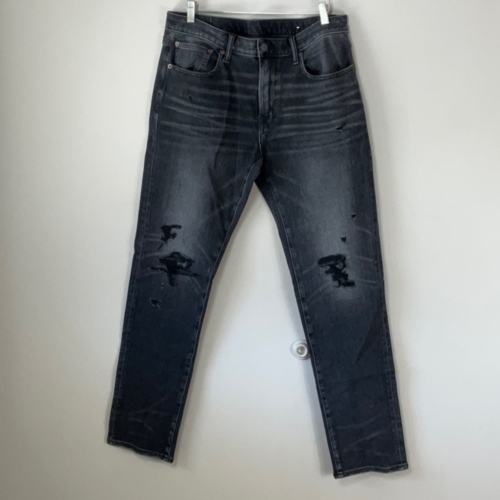 American Eagle men’s slim black distressed